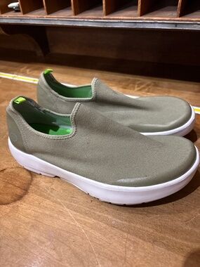 Oofos Women's OOmg Low Eezee, size 10